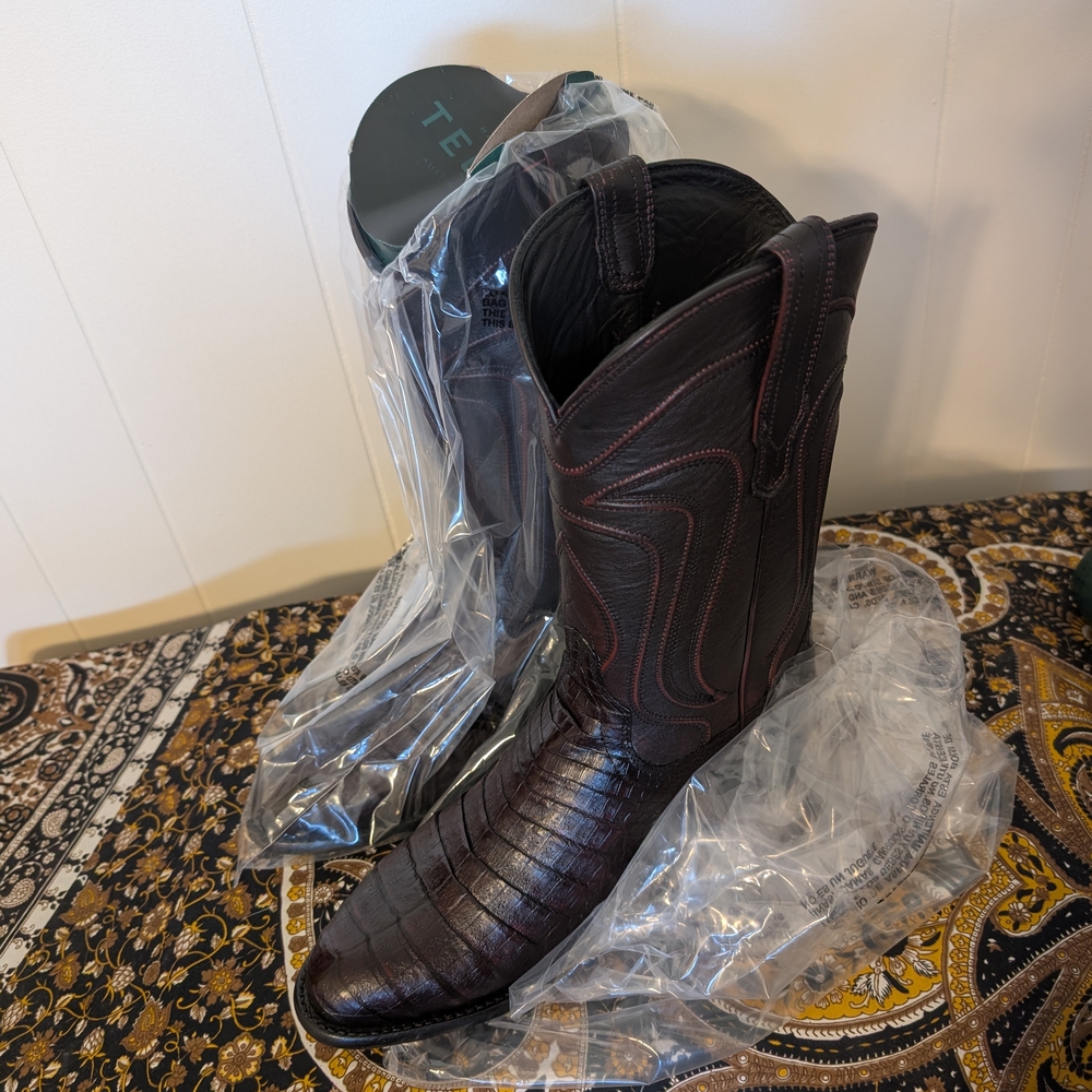 Tecovas Dillon Black Cherry Caiman Cowboy Boots
